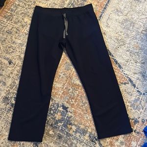 Figs Livingston basic scrub pants in navy